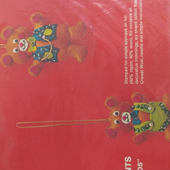 Bucilla Christmas GOLDILOCKS & FRIENDS Jeweled Felt Ornaments Craft Kit 2340 Vtg - Picture 4 of 4